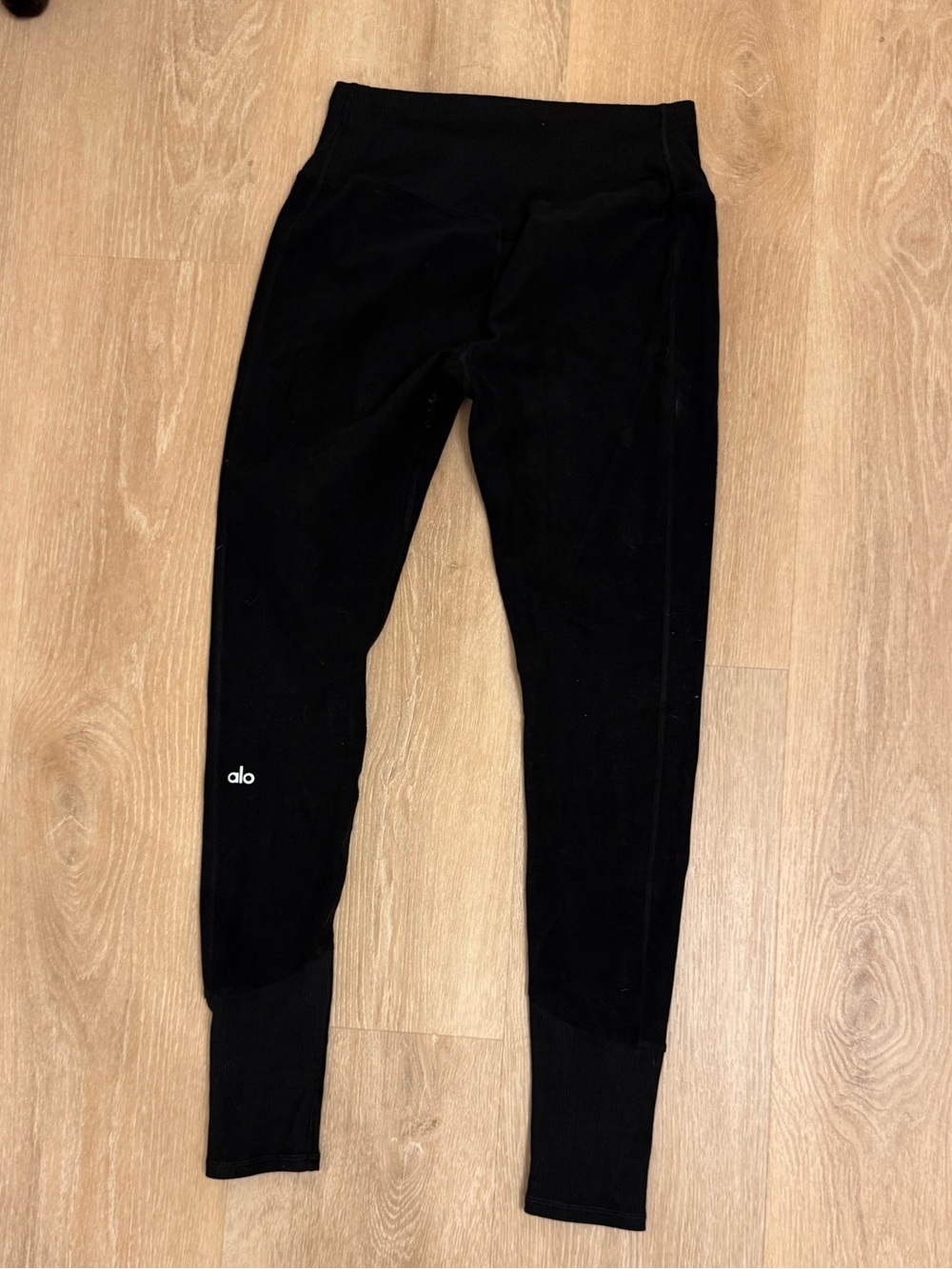 ALO Black High-Rise Leggings with Subtle Logo ribbed top and ankles